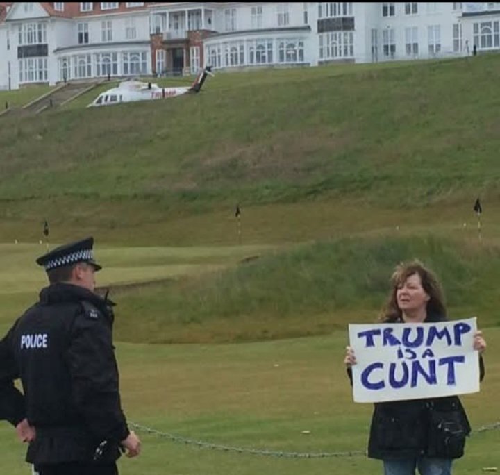 Hier ist meine Reportage zu Trump's Vision, den Menschen auf Grönland etwas Gutes zu tun. 

​Eine Insel, ein Fischer und das Versprechen von Grönland

​Es klingt wie der ultimative Deal: „Wir kaufen Grönland.“ Als Donald Trump diese Idee vor einigen Jahren in den Raum warf,