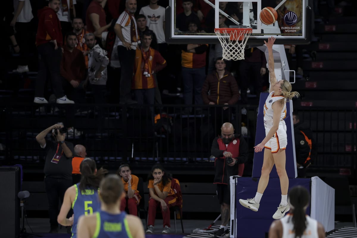 Air Johannès. ✈️

📷 FIBA