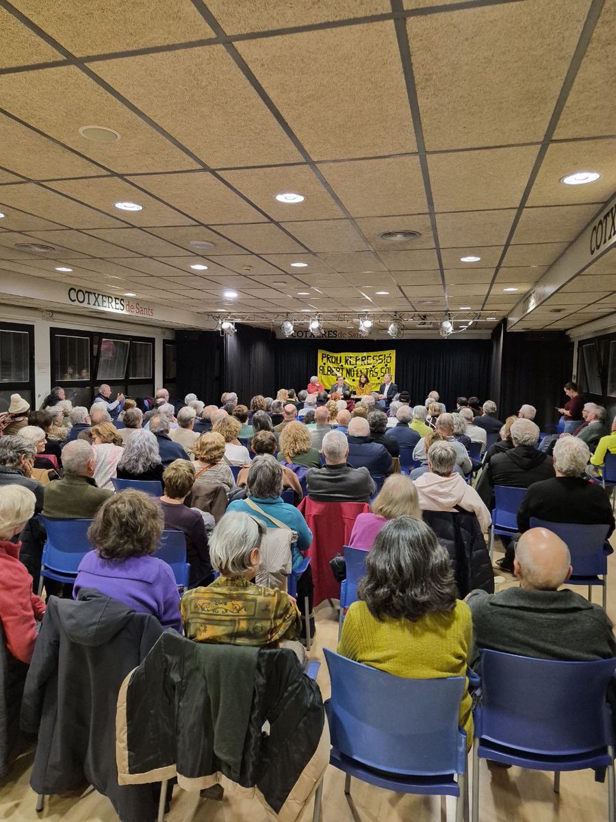 LauraBorras's tweet photo. Ple de gom a gom a Sants en l’acte de suport d’ @AForcades . Unitat i força! La força de la gent. 
Faré de @QuimMasferrer i diré,  amb vehemència, que “sou molt bona gent!!!” https://t.co/EigSUz0DDg