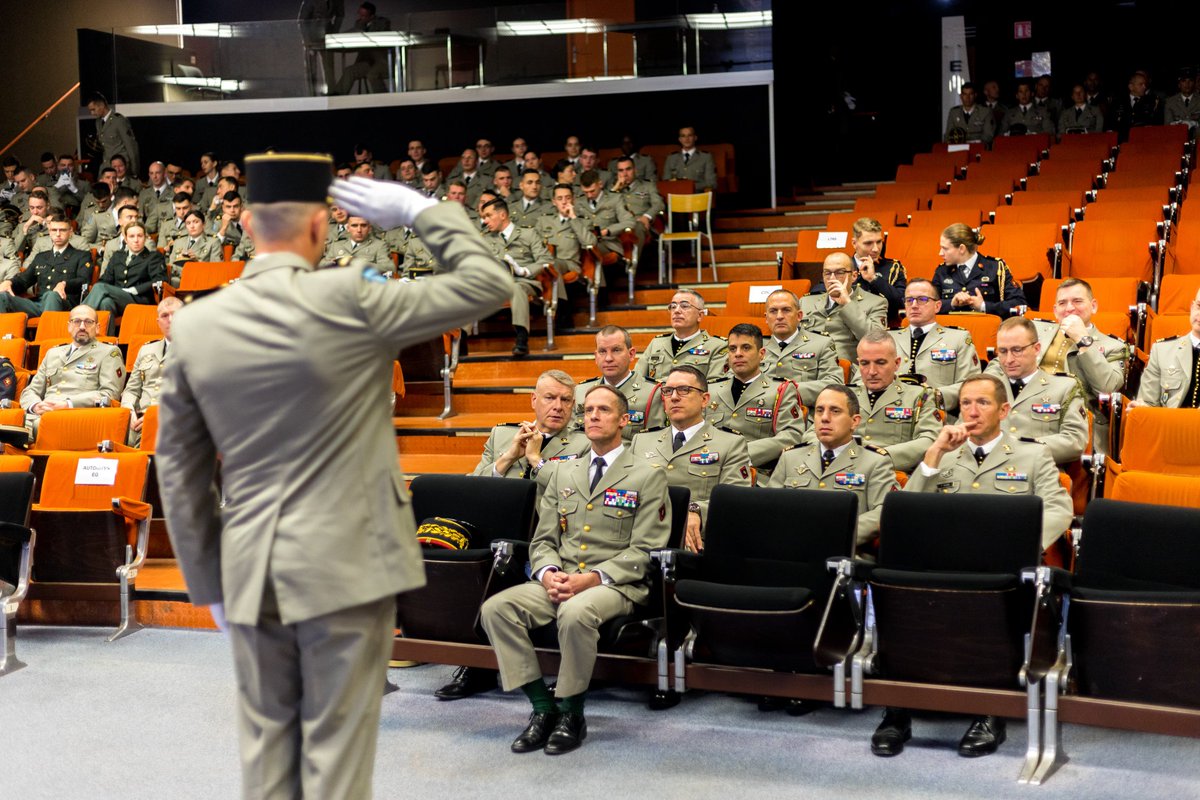 ecolegenie49's tweet image. Choisir son premier régiment, c’est choisir sa voie.

Ce matin, les lieutenants de la Division d’Application ont vécu un moment clé de leur parcours d’officier 🇫🇷

#DA #genie #choix #régiments