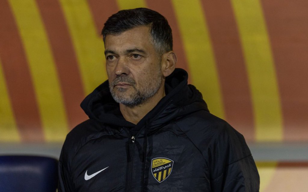 Bs0_10's tweet image. مشكلة كونسيساو انه يحاول ان يطبق ما هو اكبر بكثير مِن ان يُطبّق على فريق خرج للتو من حُقبة لوران بلان