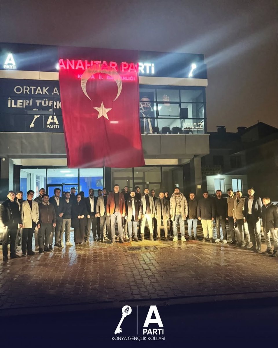 42anahtargenc's tweet photo. Dalgalandığın yerde ne korku, ne keder...
Gölgende bana da, bana da yer ver. https://t.co/MvMrZ4ABoe