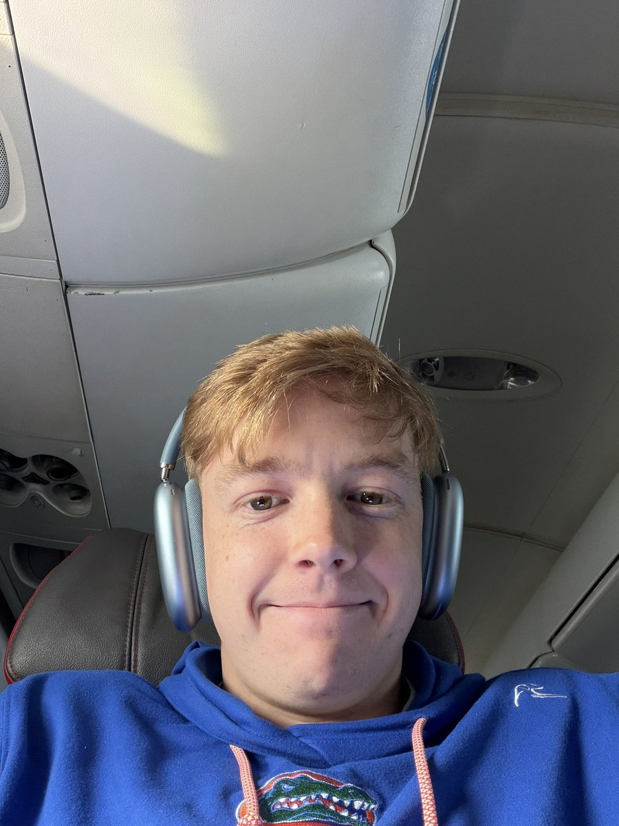 Just qualified on the pole for the Rolex 24 from an airplane! Good job <a href="/JaitkenRacer/">Jack Aitken - 한세용</a> and the 31 team, cya soon👊🏼