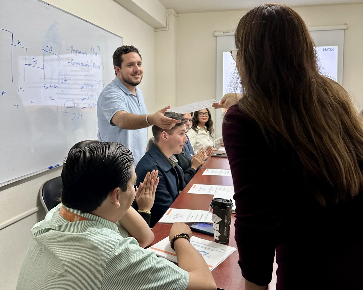 Reunión del Comité de Validación del programa HBus 🚍⚡️

Las y los jóvenes de Hermosillo seguimos siendo parte activa en la construcción de una ciudad más innovadora, sustentable y con mejores oportunidades para todas y todos. 💬🌱

#JóvenesH #IHJ #JuventudHMO #HBus