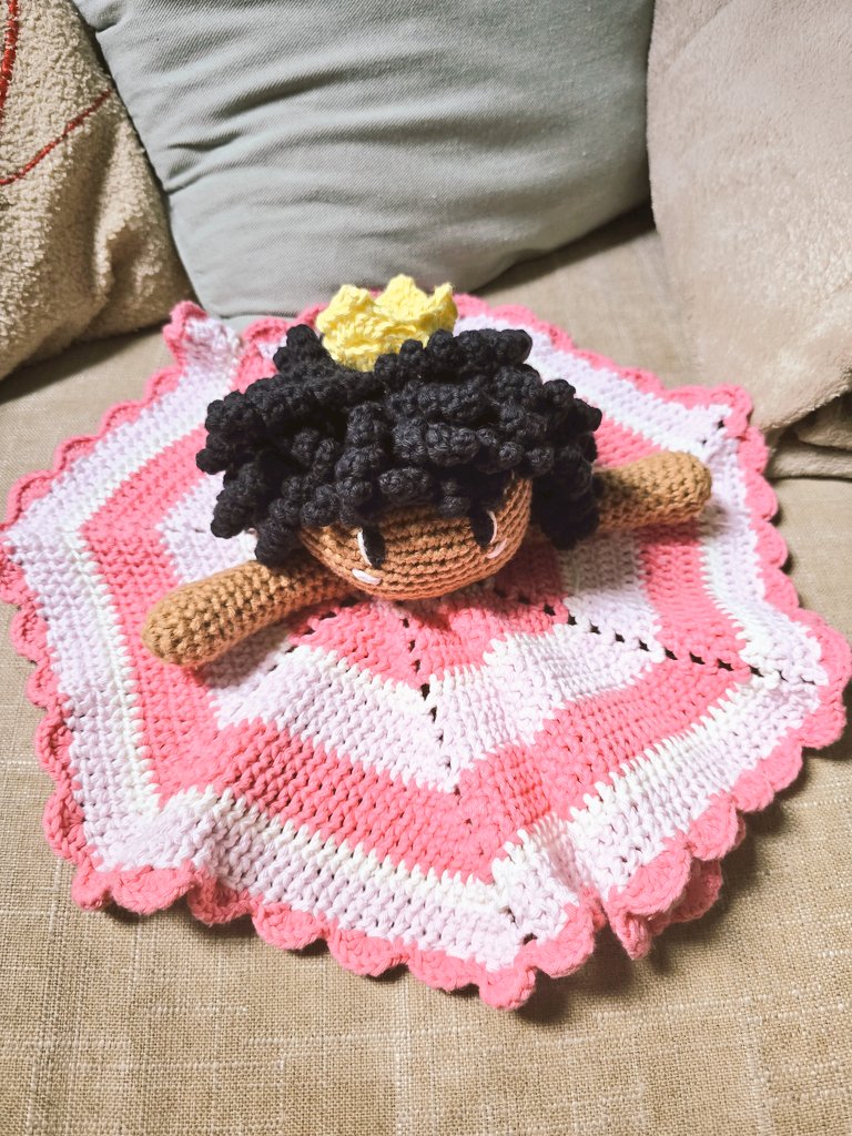 labooktillaise's tweet photo. Petit cadeau d'une amie qui sait à quel point la représentation est importante pour moi, surtout pour ma petite princesse. Genre, elle a tricoté ça.

Mais WOAH quoi 🥹🥹🥹🩷🩷🩷🩷🩷 https://t.co/bQTlhhu5o5