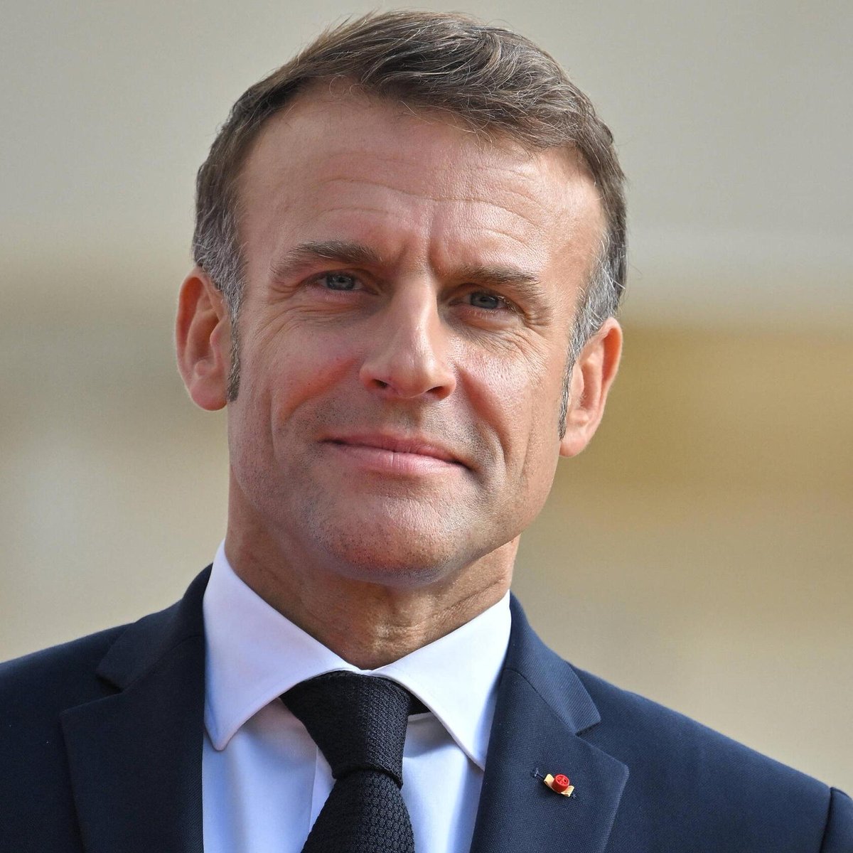 Kurdsonalert's tweet image. #LEZGÎN General Mazlum Abdi: 

"Fransa Cumhurbaşkanı Emmanuel Macron’dan bir telefon aldık. 

Görüşmede, ateşkesi sağlamak ve Suriye’de diyaloğu ve müzakereleri yeniden başlatmak için yürüttüğümüz çabalara desteğini ve yanımızda olduğunu ifade etti; bu çabaların bölgenin tümü…