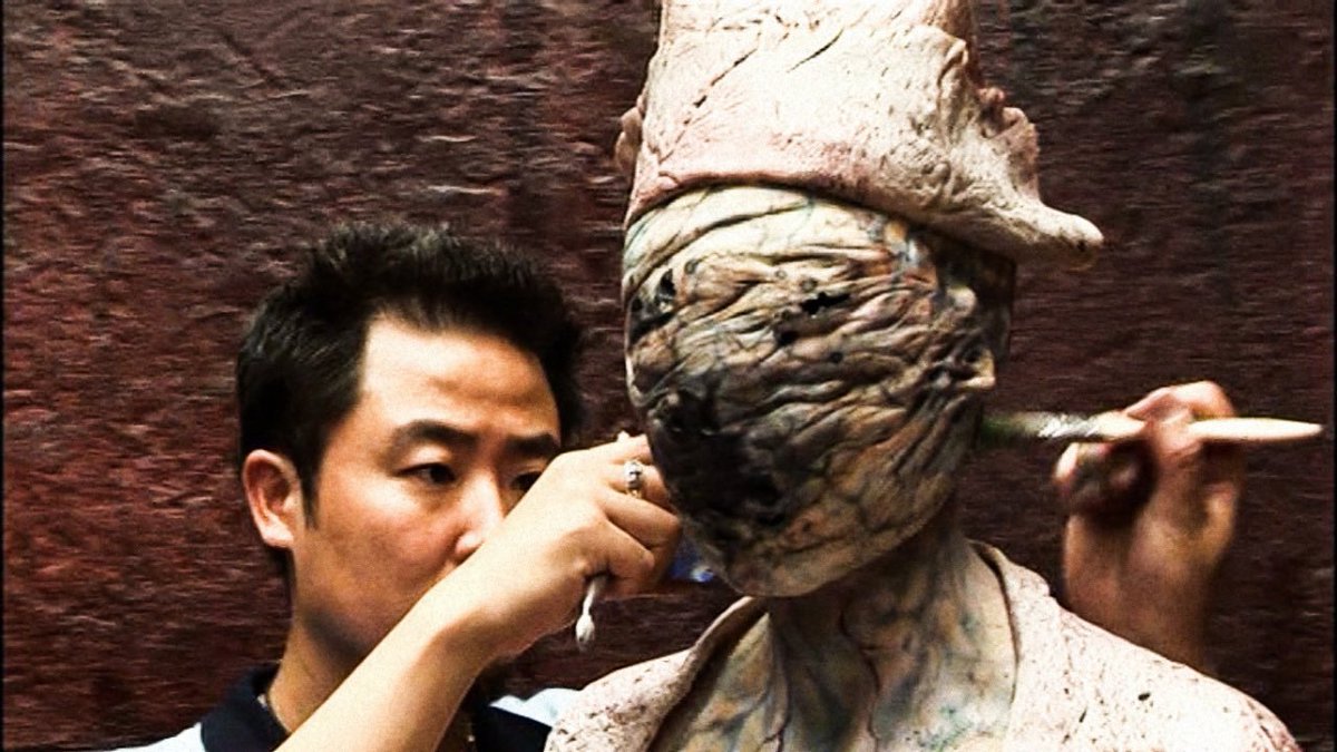 cinemetary's tweet image. behind the scenes of the nurses in SILENT HILL (2006)