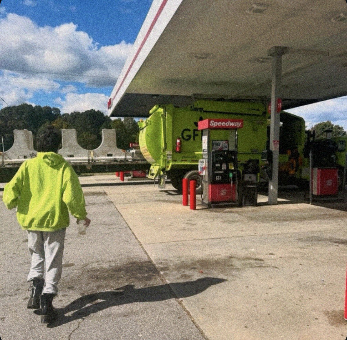 k_n_o_x posted: i think the apple's rotten right to the core, tbh