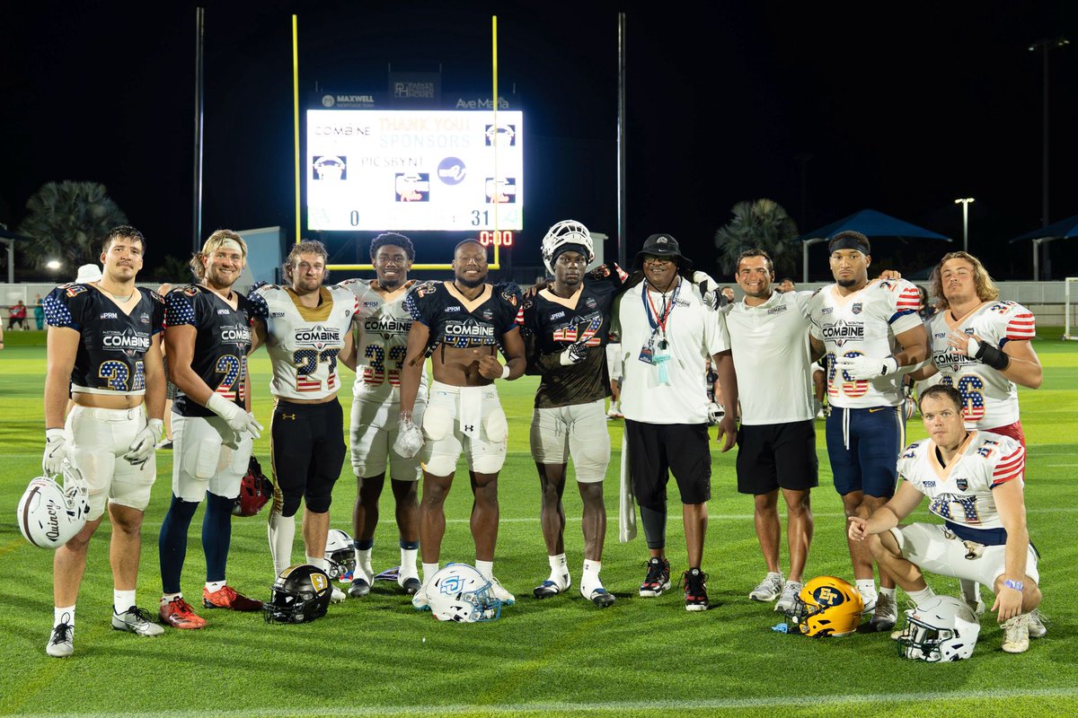 Take us back!! 🌴🏟️ 📸 

Photos by Jim Badras 
nationalscoutingcombine.com