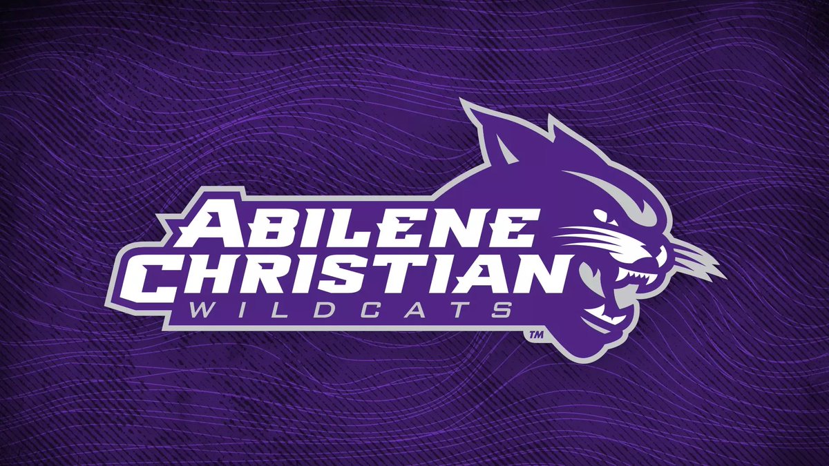 FHSRACCOONFB's tweet image. Shoutout to @Coach_Fila from @ACUFootball for stopping by the office to talk ball and about our ball players! Looking forward to hearing from you guys again soon 💪 #RecruitTheRaccoons