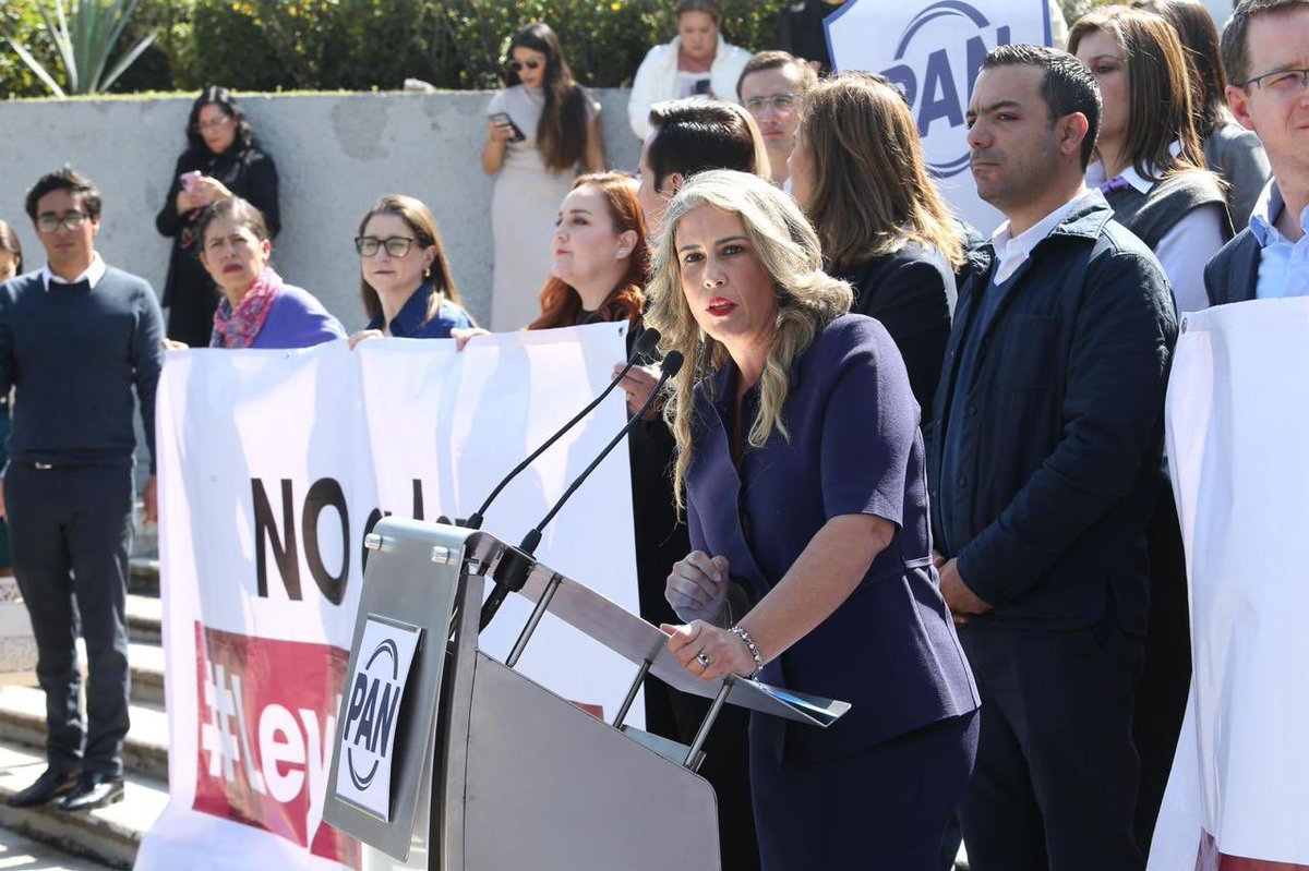 En rueda de prensa desde el Instituto Nacional Electoral, señalamos que la #ReformaElectoral de Morena pretende legalizar el dinero del narcotráfico en las elecciones, debilitando la fiscalización y poniendo en riesgo la democracia de México. 🗳️

Pero, ¿En Morena estarían