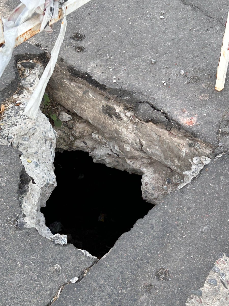 CZajdman's tweet photo. @MunicipioTigre 

Esquina de Williams y Güemes, meses con este bache cada vez peor.
Vamos a esperar que pase algo para arreglarlo?
Es una vergüenza 
@ZamoraJulio https://t.co/shSQqQOQwK