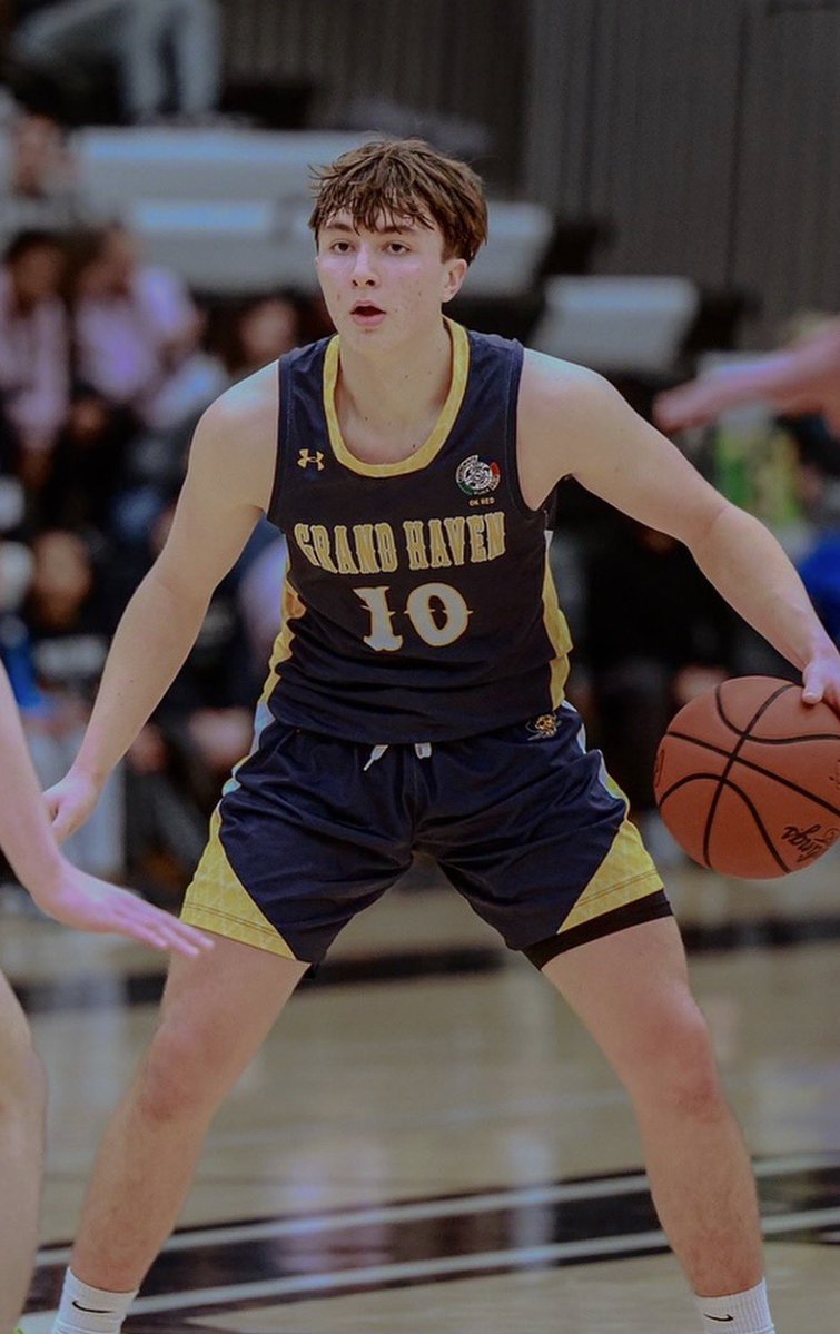 257_sports's tweet image. The Top 10 Basketball Players in the OK-Red
#3 - G Will Plummer (@willplummer100)
The explosive 6'2 guard leads GH to a hot start in conference play. The sharp-shooter, play-maker, and lengthy senior is committed to Calvin. One of the best guys I have watched live this year.