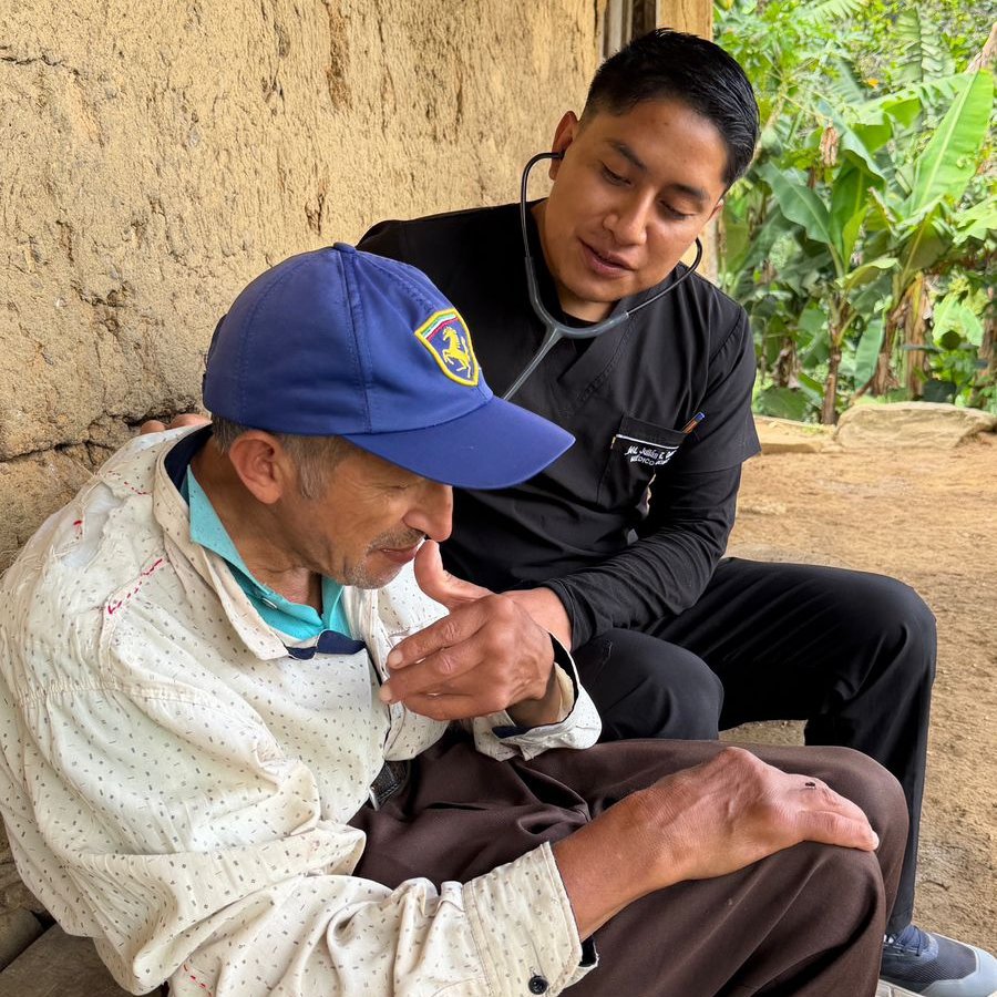 Salud_Loja's tweet photo. 🏠 #MSPEnTerritorio | El Centro de Salud Sacapalca del distrito 11D06, llegó hasta los hogares del barrio Lalame en #Gonzanamá para acompañar a las familias con una atención cercana, preventiva y humana.

#ElNuevoEcuador https://t.co/26dkE7SbSV