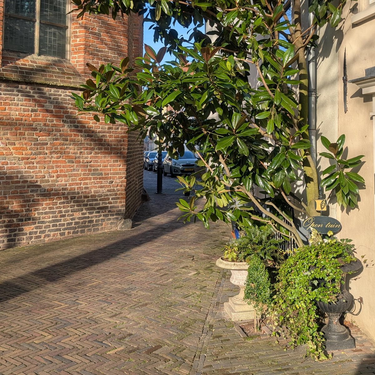 Nog geen goede oplossingen, dus een iets andere hoek met meer van de omgeving. Oplossingen inzenden tot zaterdag 18.00 uur.
