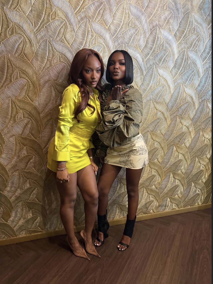 ayrastarrdailyy's tweet image. OMG AYRA STARR &amp;amp; CHELLEY FROM LOVE ISLAND MET😭😍❤️