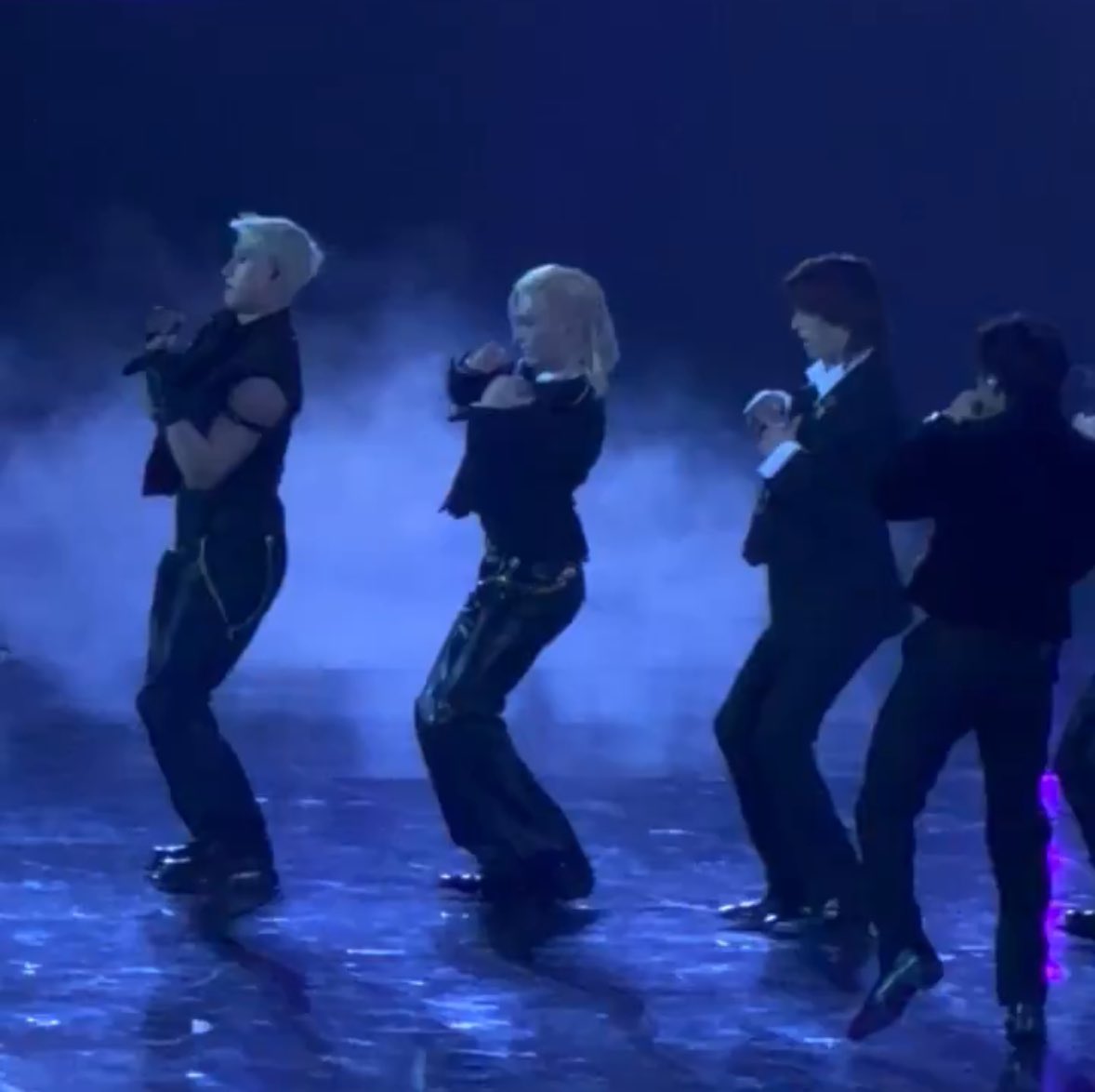 SunflowerBokkie's tweet image. Sorry but the diva in the middle