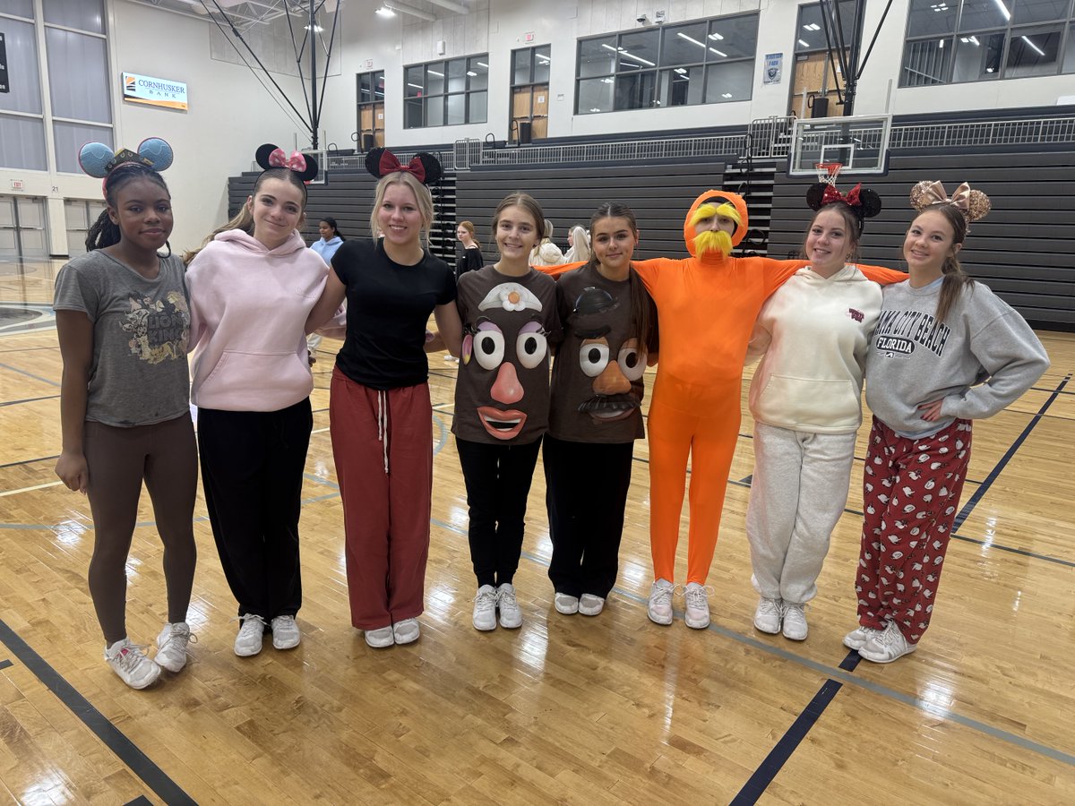 LSBCheer's tweet image. “Disney” Day at practice #GoGrizzGo #ClawsOut