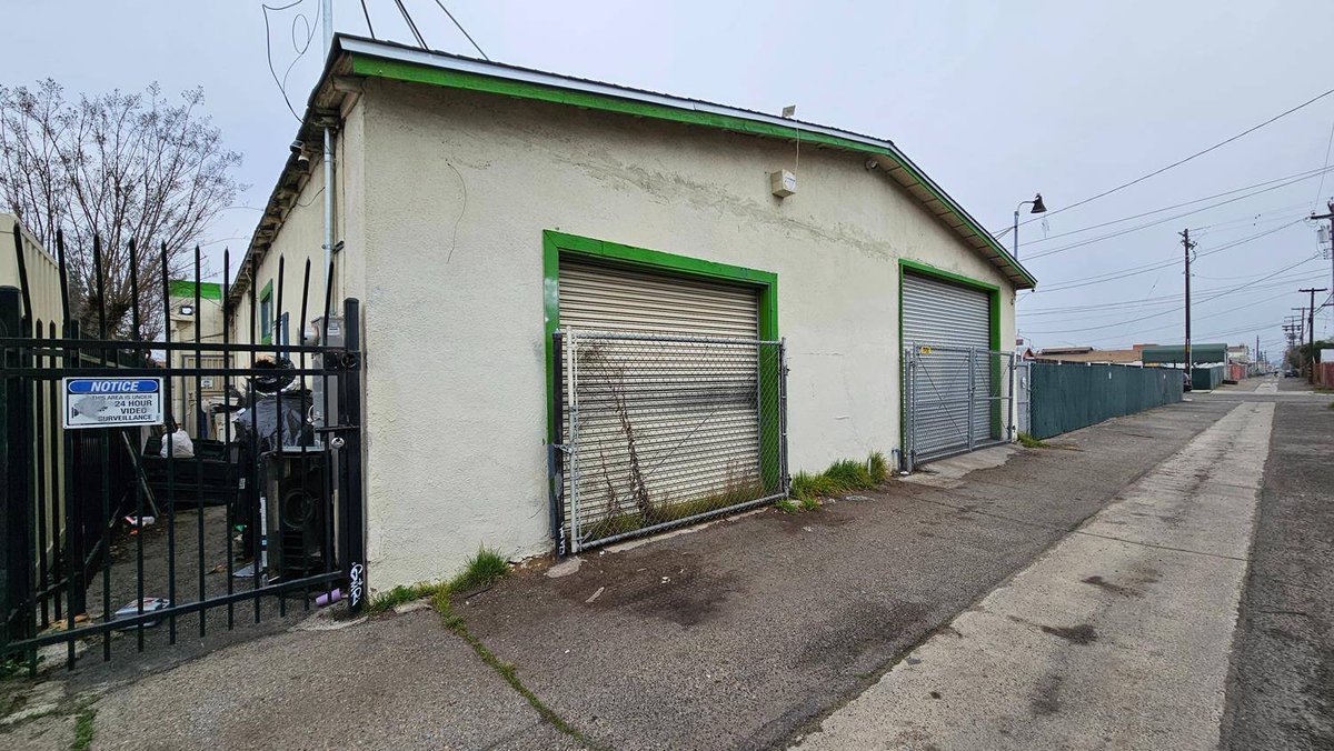 SumanRealtor's tweet photo. Unlock endless possibilities at 4330 E Belmont AVE, Fresno! 🏢✨ Flexible office &amp; warehouse space in a prime spot with easy access to major roads. Ready for your business to thrive! More info: https://t.co/GuDBajXxjx https://t.co/N5wyYl02oZ