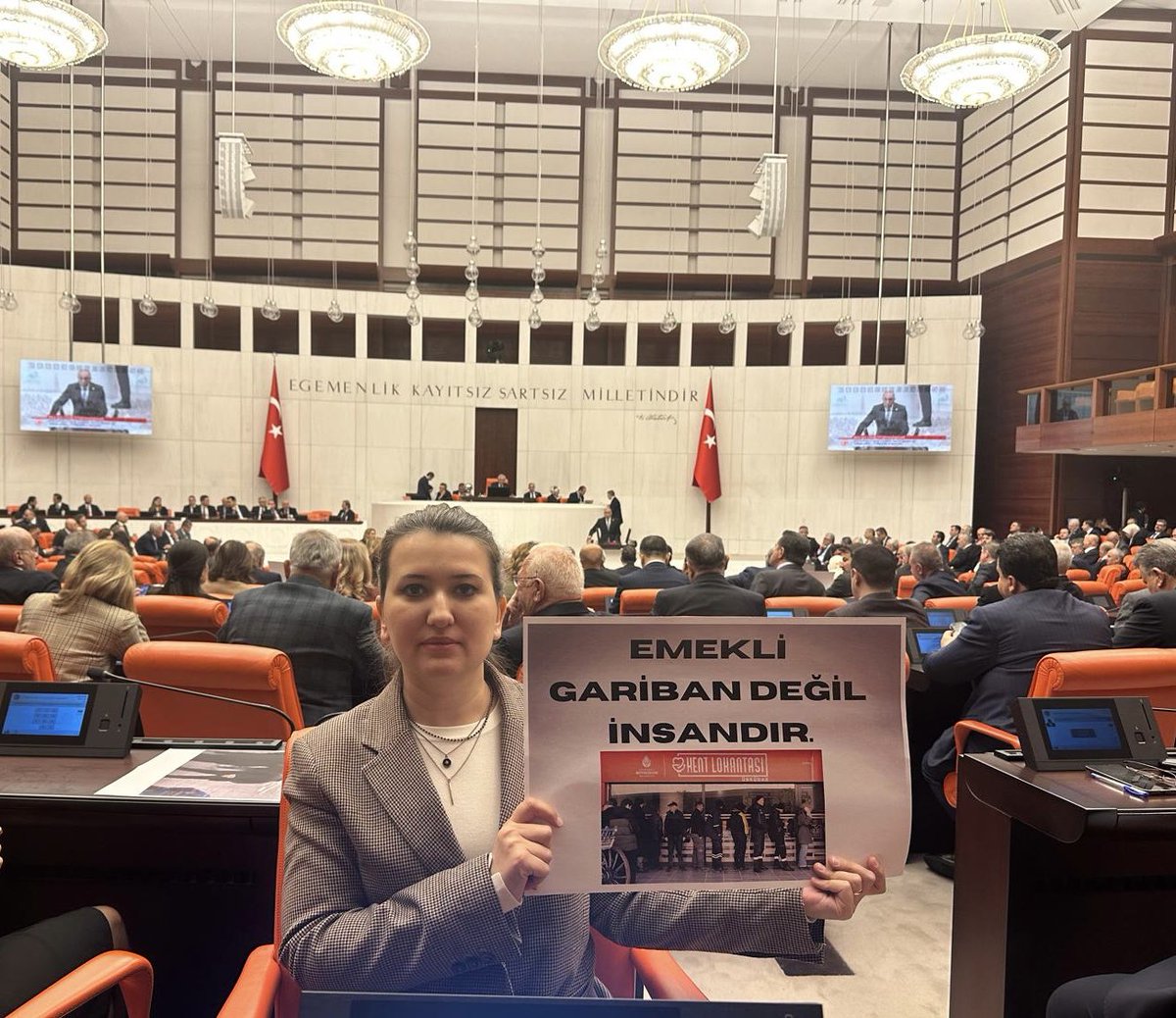 TBMM Genel Kurulu’nda emekliler için mücadelemizi tam kadro sürdürüyoruz.

- En düşük emekli maaşı asgari ücret olmalıdır.
- Tüm Bağ-Kur ve işçi emeklilerine 8.327 lira seyyanen zam yapılmalıdır.
- Tüm memur emeklilerine 22.157 lira seyyanen zam yapılmalıdır.
- Böylece tüm