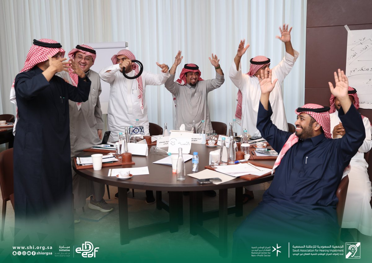shiorgsa's tweet image. نصل اليوم إلى ختام دورة القيادة المتقدمة (الدفعة الثانية) للصم وضعاف السمع في دولة قطر، بعد رحلة ثرية بالمعرفة، والتفاعل، وبناء القدرات القيادية.

نفخر بتخريج كوكبة من القادة الطموحين الذين أظهروا التزامًا عاليًا، وحماسًا ملهمًا، وإرادة حقيقية لصناعة الفرق في مجتمعاتهم.
كما نعتزّ…
