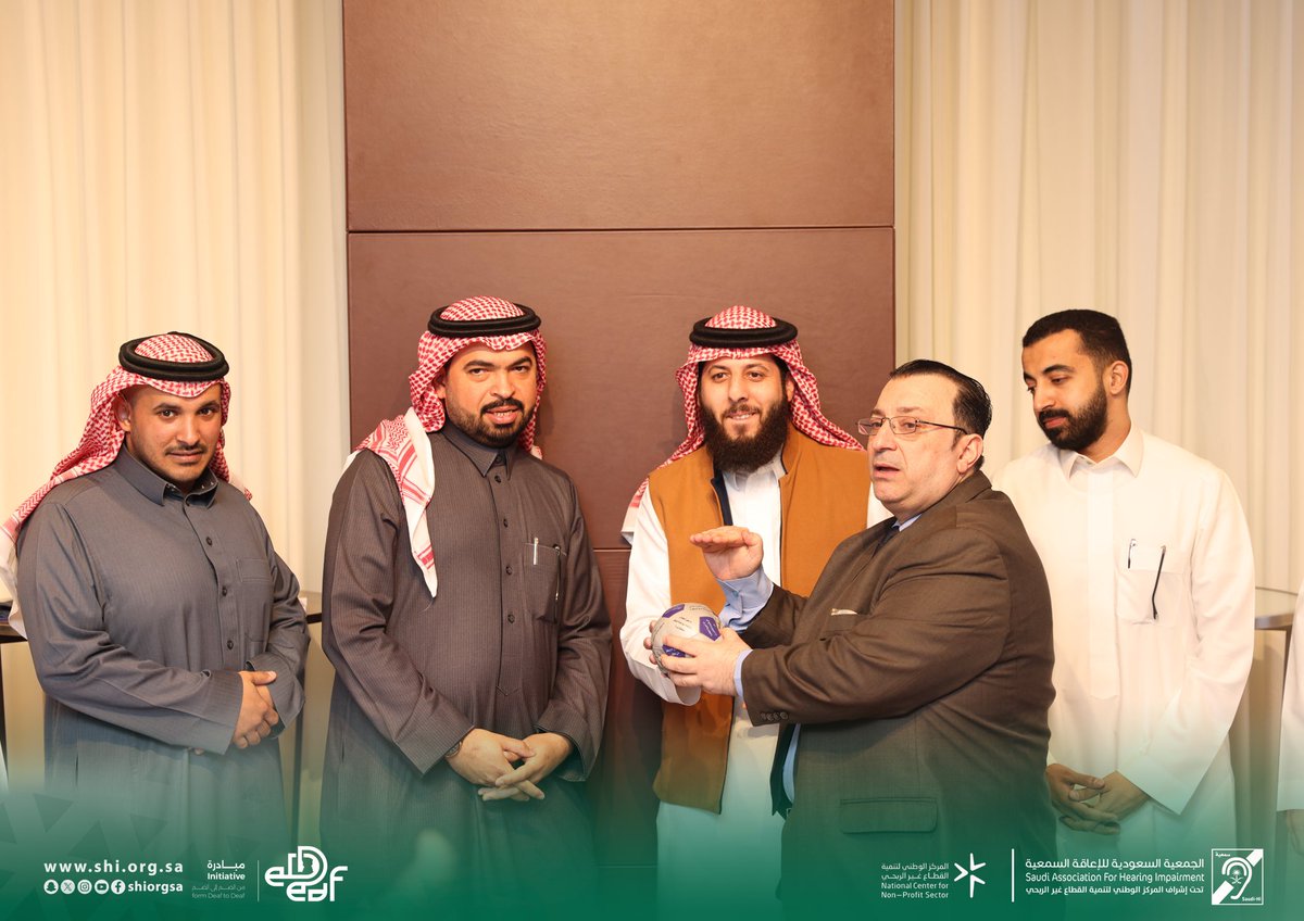 shiorgsa's tweet image. نصل اليوم إلى ختام دورة القيادة المتقدمة (الدفعة الثانية) للصم وضعاف السمع في دولة قطر، بعد رحلة ثرية بالمعرفة، والتفاعل، وبناء القدرات القيادية.

نفخر بتخريج كوكبة من القادة الطموحين الذين أظهروا التزامًا عاليًا، وحماسًا ملهمًا، وإرادة حقيقية لصناعة الفرق في مجتمعاتهم.
كما نعتزّ…