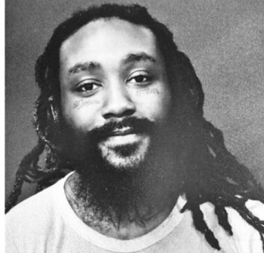 ADayIn1920's tweet image. In these times of struggle. Cant forget those who are still locked up from past rebellions against the US &amp;amp; their white supremacist forces.Heres 2.
Ferguson uprising was 12 yrs ago &amp;amp; Josh Williams is still locked up.And Malik Muhammad is locked up from the George Floyd Uprising..