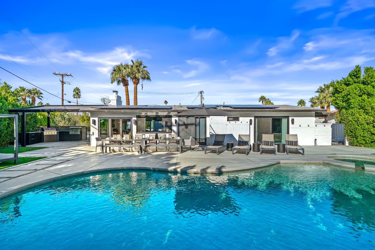 PoolsideRentals's tweet photo. Where 2026 memories begin -> by the pool.
Book your happy place with Poolside Vacation Rentals! 💦https://t.co/yfRR2fJRcj https://t.co/aT3Z5aVKEf