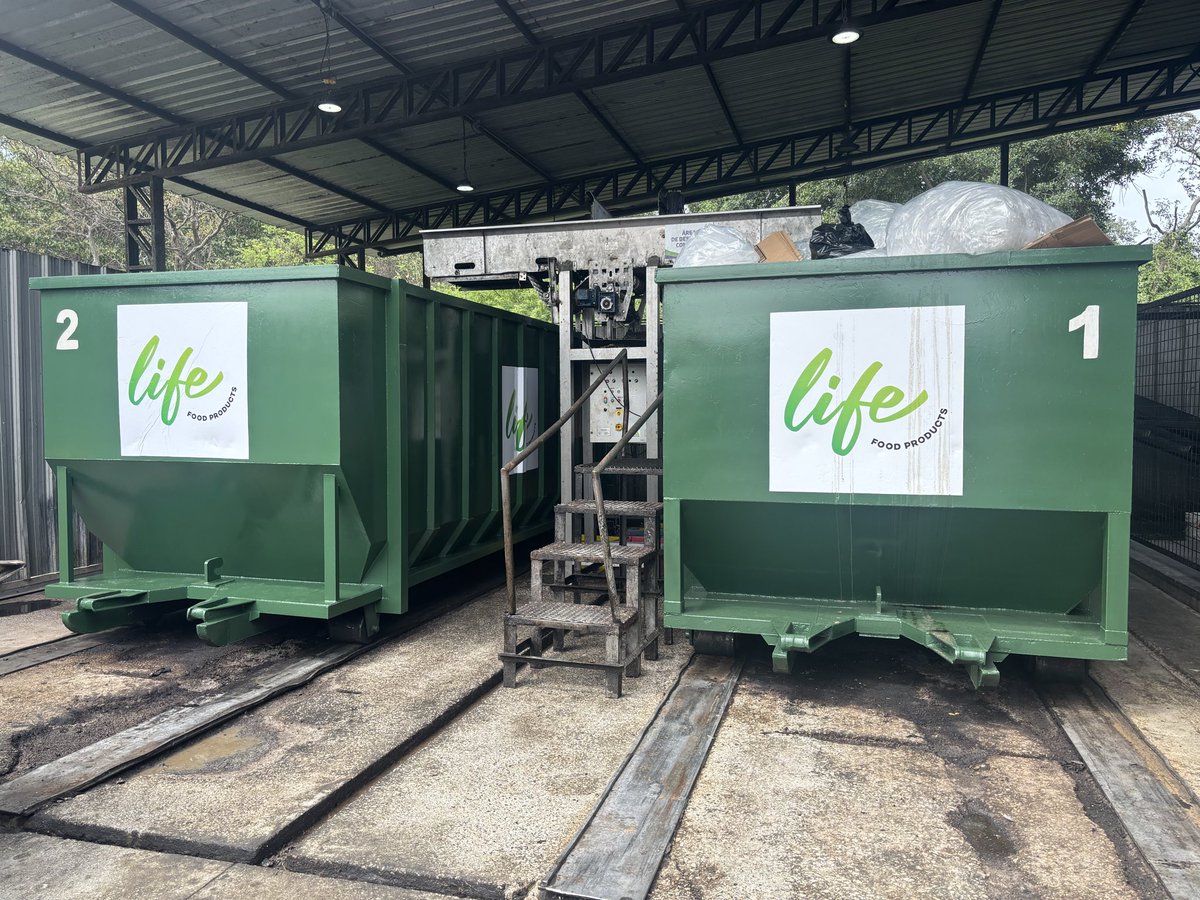 CIA_HEROSA's tweet photo. Mantenimiento de contenedores de basura 29m3 a cliente.
Limpieza , reparaciones internas , chasis , pintura interna y externa.

https://t.co/cIEo9zrNcw https://t.co/zH12CPcnqA