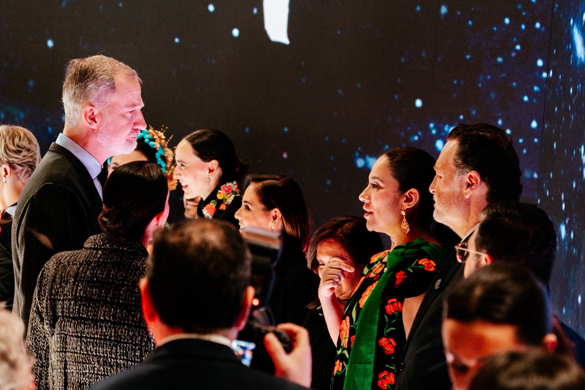 makugo's tweet image. Hoy tuve el honor de acompañar a Sus Majestades los Reyes de España, Don Felipe VI y Doña Letizia, en la inauguración de la FITUR 2026, en Madrid.

Compartir con ellos el recorrido por el Pabellón México fue una gran oportunidad para mostrar la riqueza turística, cultural y…