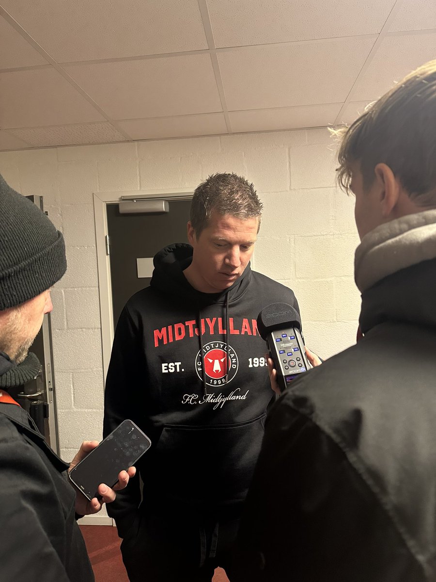 Friske kommentarer fra Mads Bech og Tullberg til morgendagens Flagskibet
 
🎤Mike Tullberg: “Jeg forventer at få en ny kantspiller ind” 

- Navnet Maher Carrizo var ikke komplet ukendt. 

#midtjylland #sldk