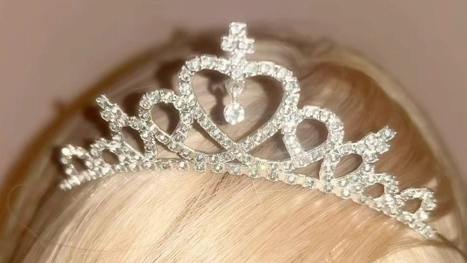 melancholicdol's tweet image. forever a princess
