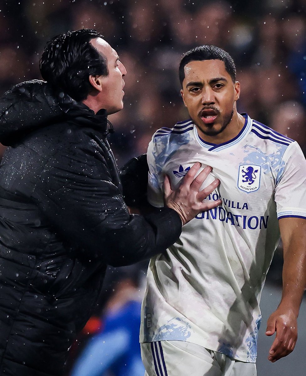 StokeyyG2's tweet image. Unai Emery on the incident with Youri Tielemans as he was subbed off: 

"He's like my son."