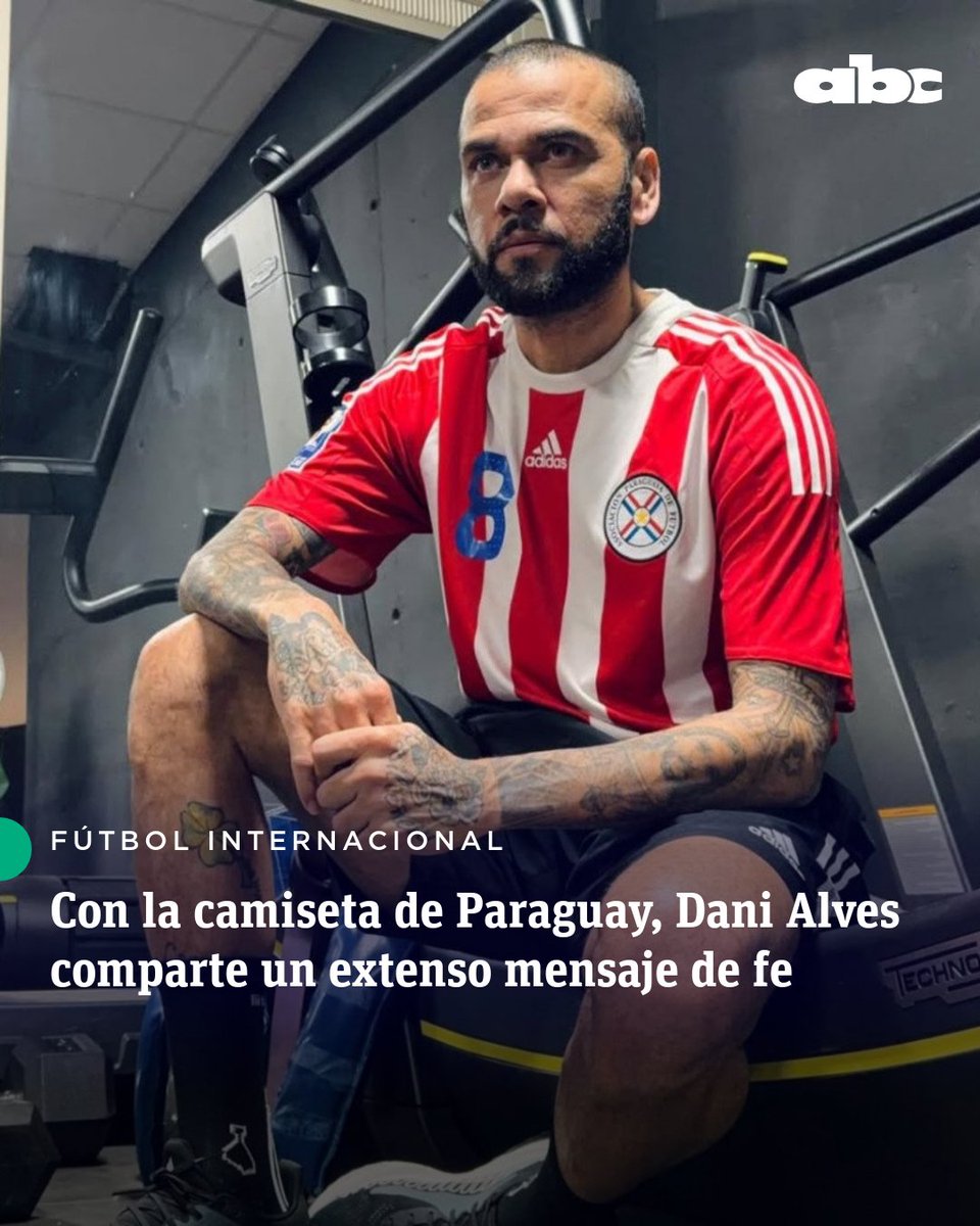 ABCDeportes's tweet photo. #FútbolInternacional | El exfutbolista brasileño Dani Alves, uno de los jugadores más laureados de la historia, compartió una publicación en sus redes sociales con la camiseta de la Selección Paraguaya, acompañada de un extenso mensaje de contenido religioso y espiritual, en el que hace referencia a la fe, la victoria en Cristo y un llamado especial a Paraguay 🙏🇵🇾

#ABCDeportes #ElJuegoQueSentimos #730AM