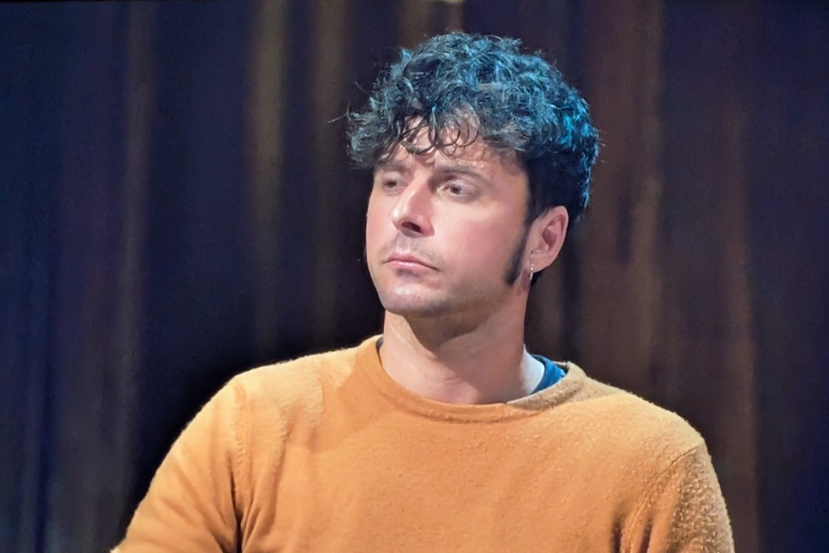 roarEcashin's tweet image. Jade: "I was getting so frustrated by you constantly interru-"
James: "I do apologise for that."
#TheTraitors