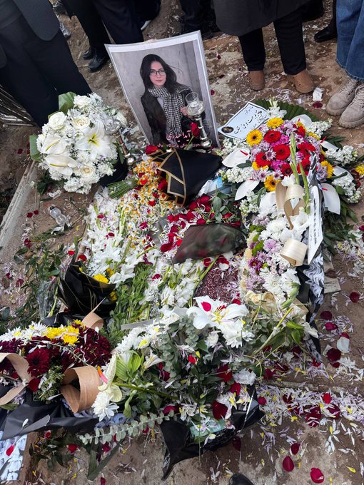 baharr_ali's tweet image. روحت شد ایدای من. هنوز اخرین باری ک دیدمت خوب یادمه میخندیدی و گفتی میگذره.
ایدا دانشجوی پزشکی ورودی ۱۴۰۱ علوم پزشکی تهران.