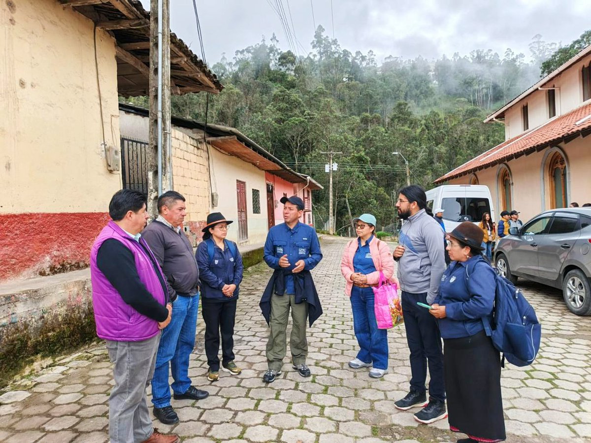 Salud_Loja's tweet photo. ¡Alianza por la salud en #Saraguro! 🤝🏥

El Distrito 11D08 y la @utpl inician el proyecto de "Buenas Prácticas Ambientales" para analizar la calidad del agua en El Paraíso de Celén y San Pablo de Tenta. 🔬🚰

Prevenimos enfermedades y combatimos la desnutrición infantil. https://t.co/FF3kgWMdAn