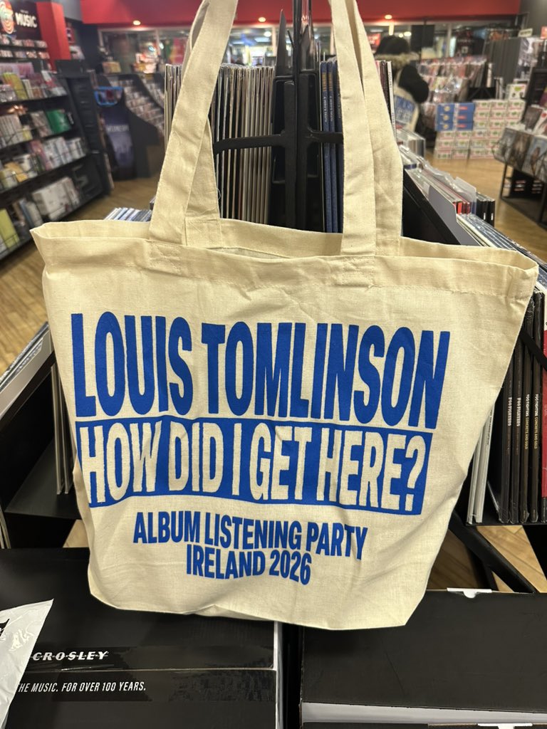 MUMLFTV's tweet photo. in case anyone cares jump the gun is the best song on this album xx https://t.co/xgqJIeYHxd