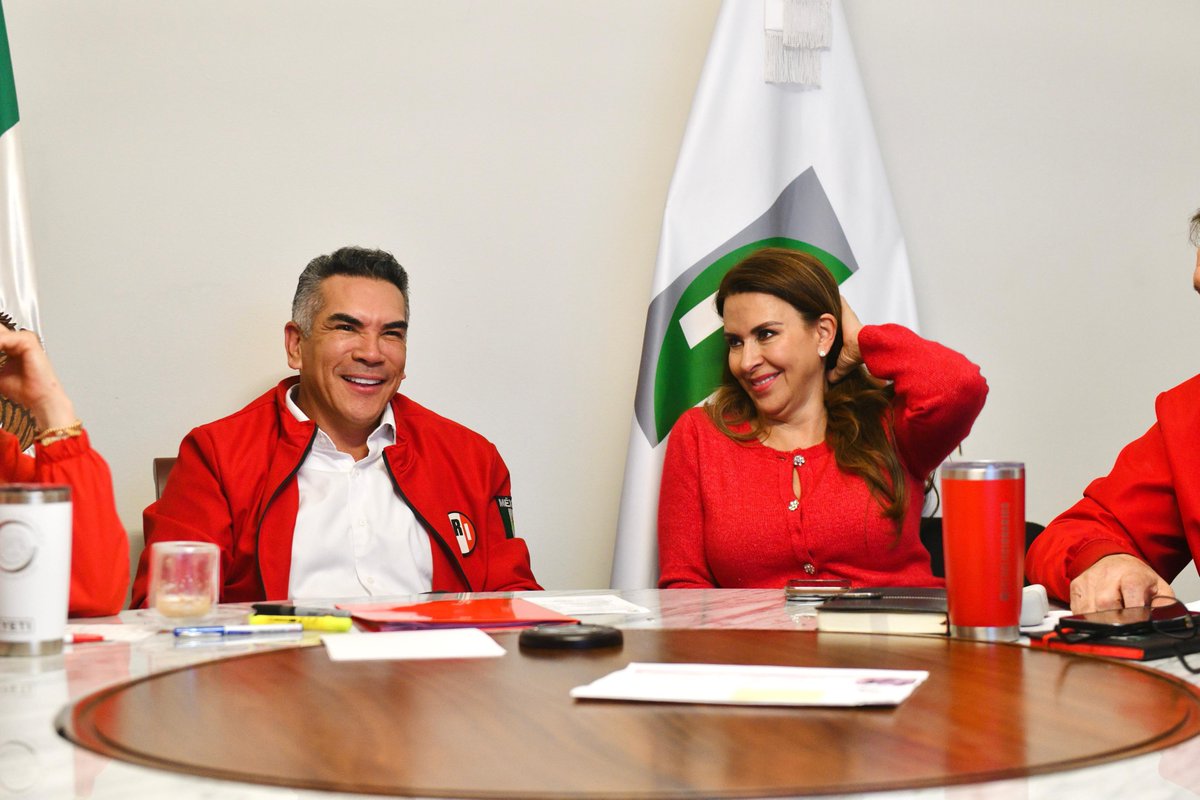 alitomorenoc's tweet image. Hoy tuvimos reunión de evaluación con las 32 dirigencias estatales del @PRI_Nacional. Tenemos estructura, organización y un gran equipo en cada estado y en cada municipio. Gente que conoce su territorio, que trabaja y que responde.

Estamos unidos, con estrategia, inteligencia y…