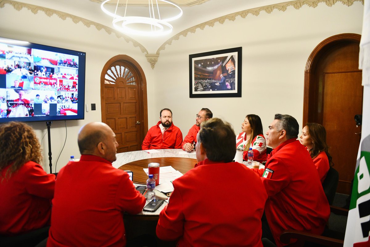 alitomorenoc's tweet image. Hoy tuvimos reunión de evaluación con las 32 dirigencias estatales del @PRI_Nacional. Tenemos estructura, organización y un gran equipo en cada estado y en cada municipio. Gente que conoce su territorio, que trabaja y que responde.

Estamos unidos, con estrategia, inteligencia y…