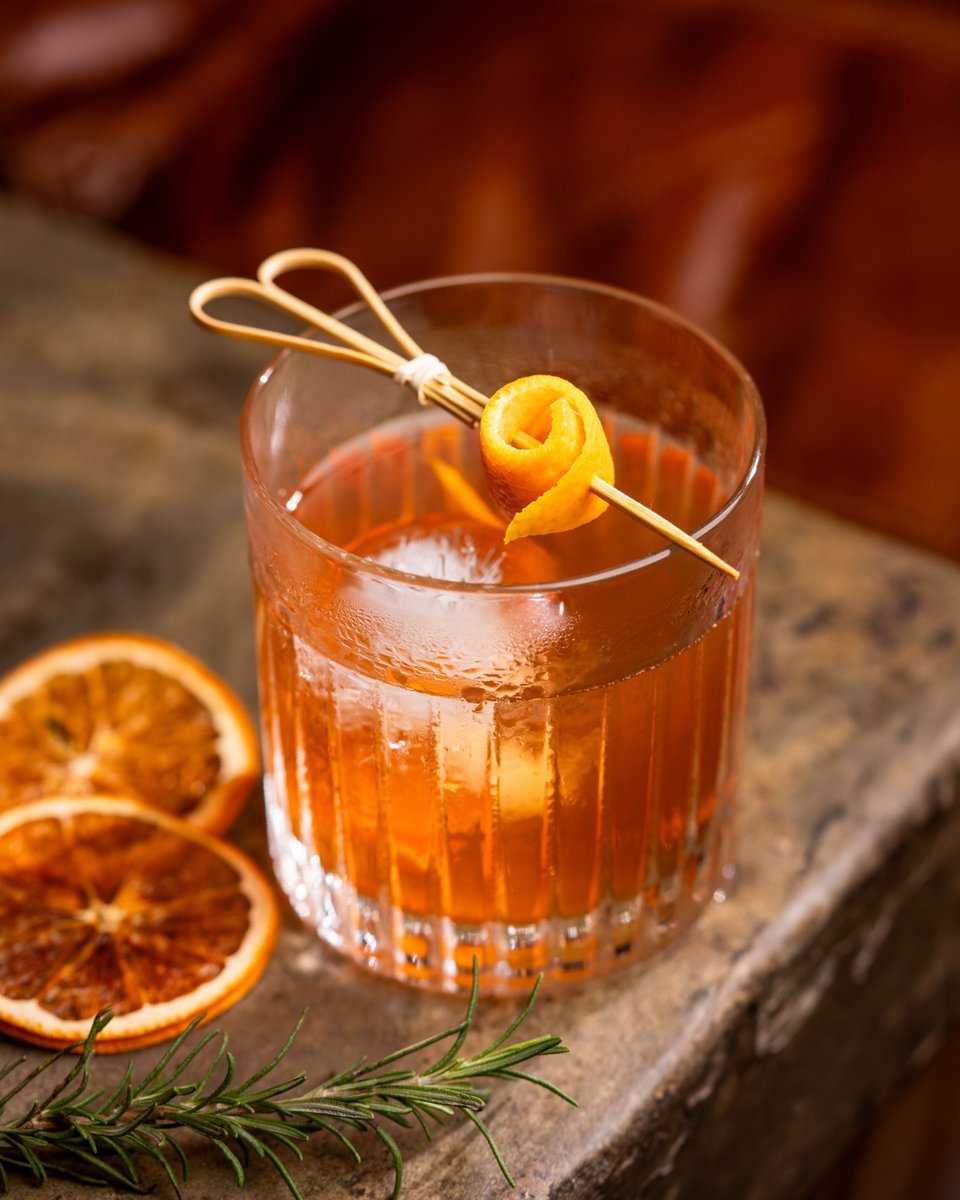 Timeless doesn’t need to be loud.
The Loca Loka Tequila Old Fashioned is all about balance. Agave forward, gently spiced, and poured to be savored. 🥃