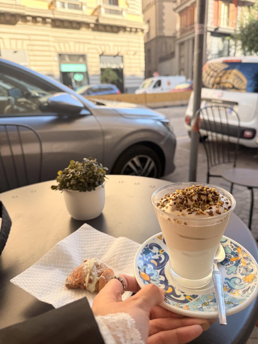 Coffee moments, buttery croissants, and a little sunshine to savor the day☕️