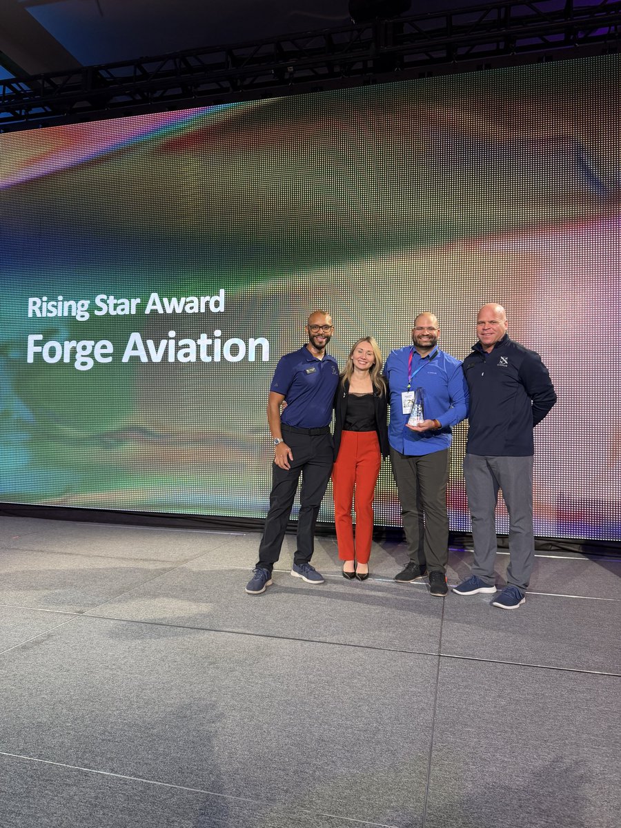 Alej_Victorero's tweet photo. Honored to receive the Rising Star award from Cirrus Aircraft! https://t.co/5UuzSvEBf6