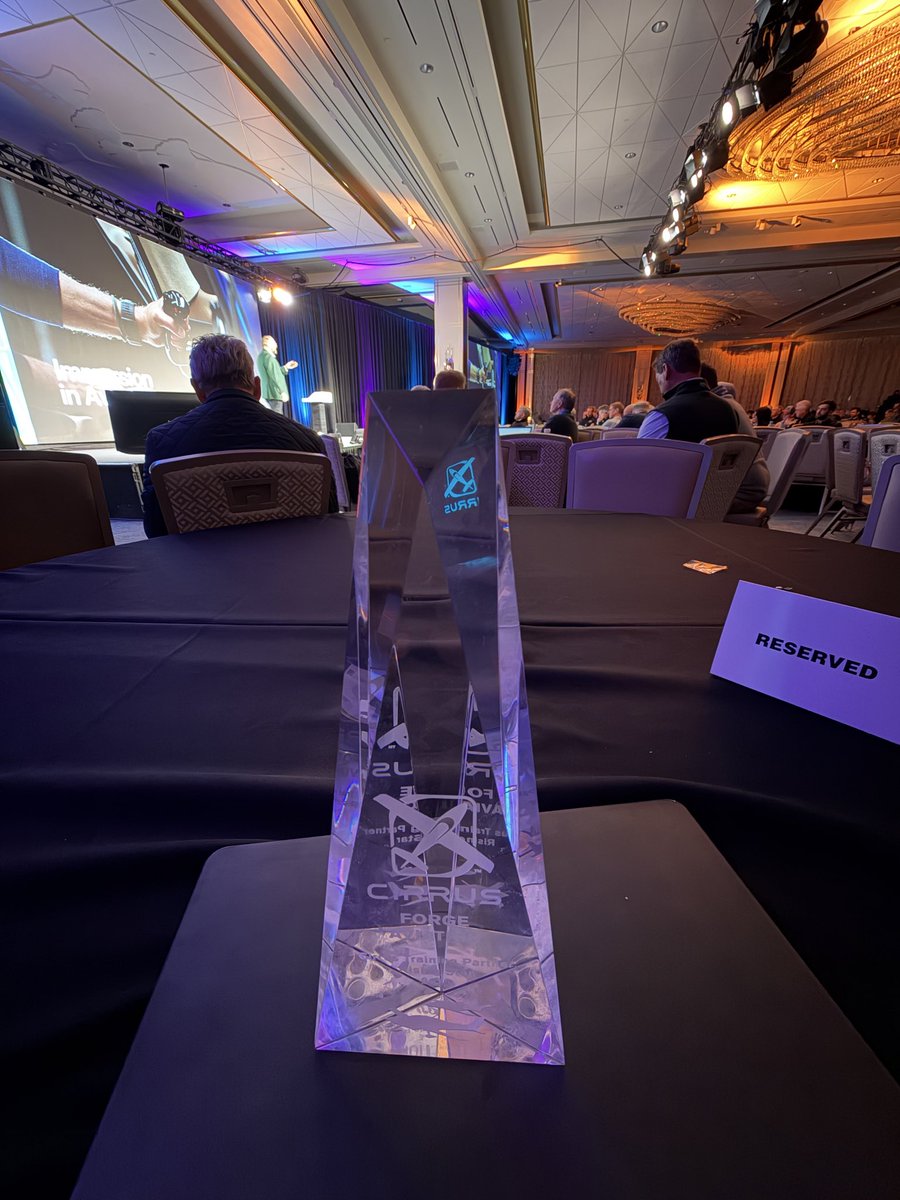 Alej_Victorero's tweet photo. Honored to receive the Rising Star award from Cirrus Aircraft! https://t.co/5UuzSvEBf6