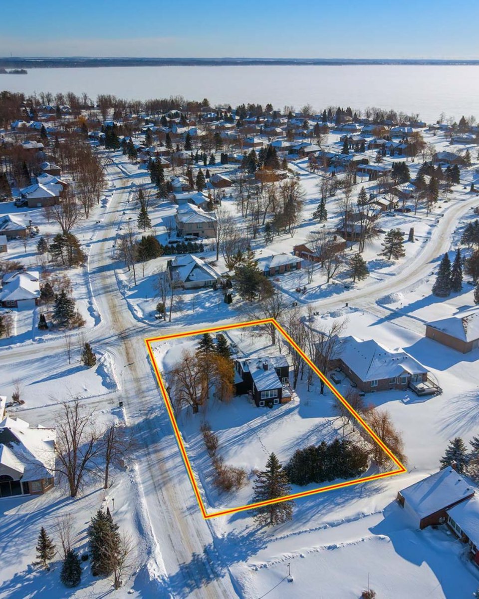 This is what $749,900 gets you in Ramara, ON.

📍2 Sandlewood Tr, Ramara

A fully renovated cedar home set in a quiet, friendly lakeside community where lifestyle comes first. Access to golf, pool, marina &amp; clubhouse

Just 15 minutes to Orillia and Casino Rama!

📲 (416) GET-ALDO