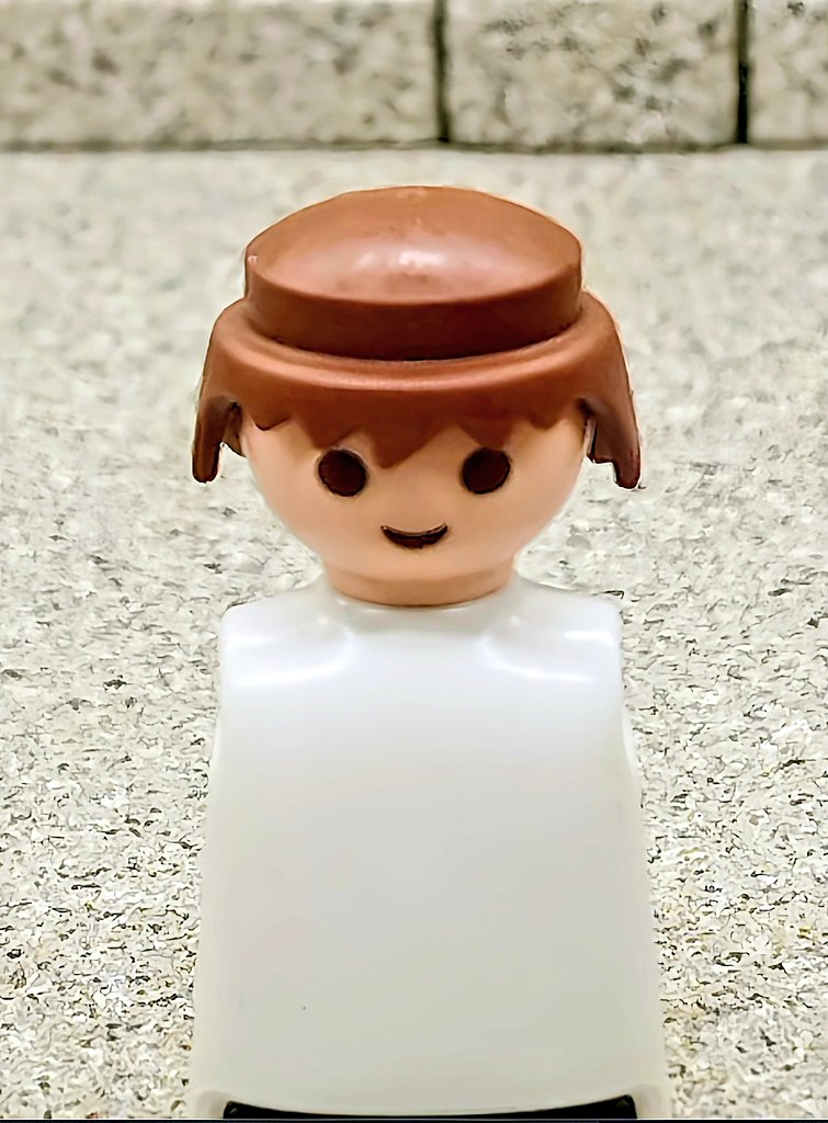 - ¿Cómo vienen esos implantes Oscar?
- Re bien, super naturales.