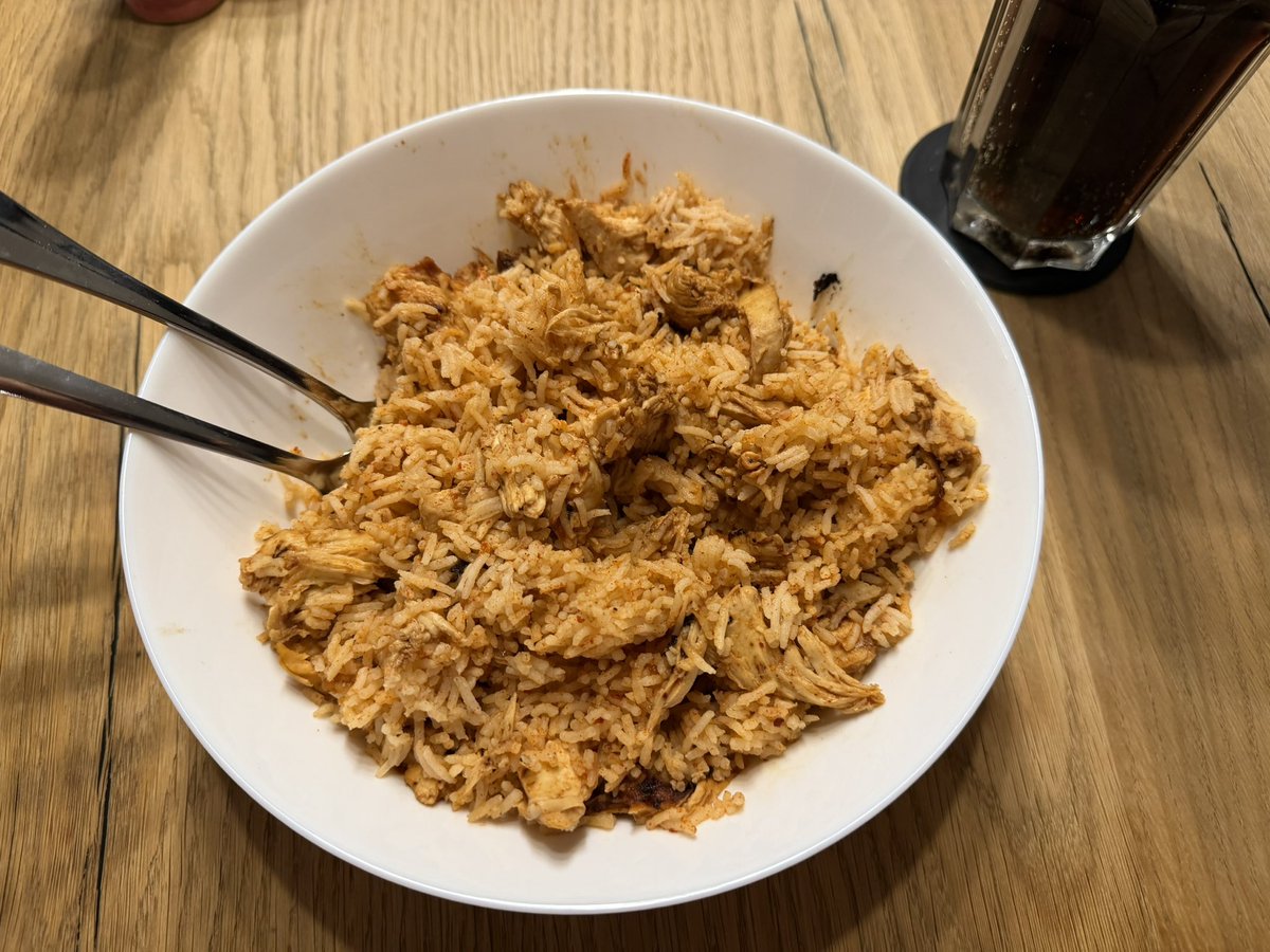 chris_zane438's tweet photo. Pull1 followed by a big bowl of rice with pulled bbq chicken
Macros
82p / 115c / 4f https://t.co/1bADoBNfGU