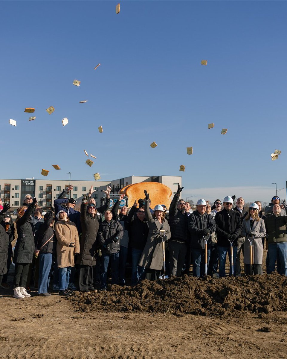 UnbankWithUs's tweet image. Our biggest and boldest UNbanking Center is coming to Waukee soon. Stay tuned to learn more.

#Groundbreaking #CreditUnion #CommunityGrowth #UNbank