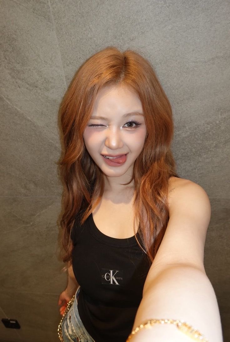 nepotismee's tweet image. 8. Perhatikan alt