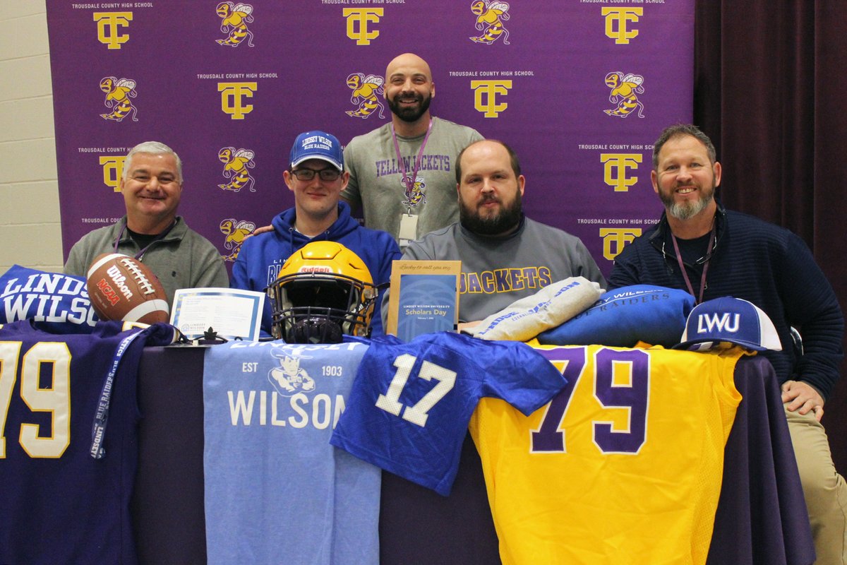 trousdalecs's tweet photo. Noah Peace signs with Lindsey Wilson
https://t.co/3kdE2uf8Ow https://t.co/huEWpROOz0